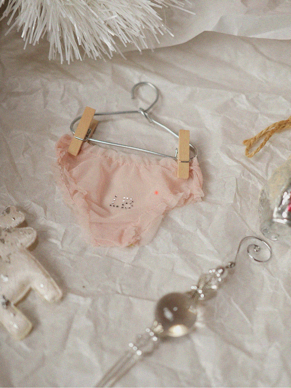 Прикраса на ялинку LOLA BRA