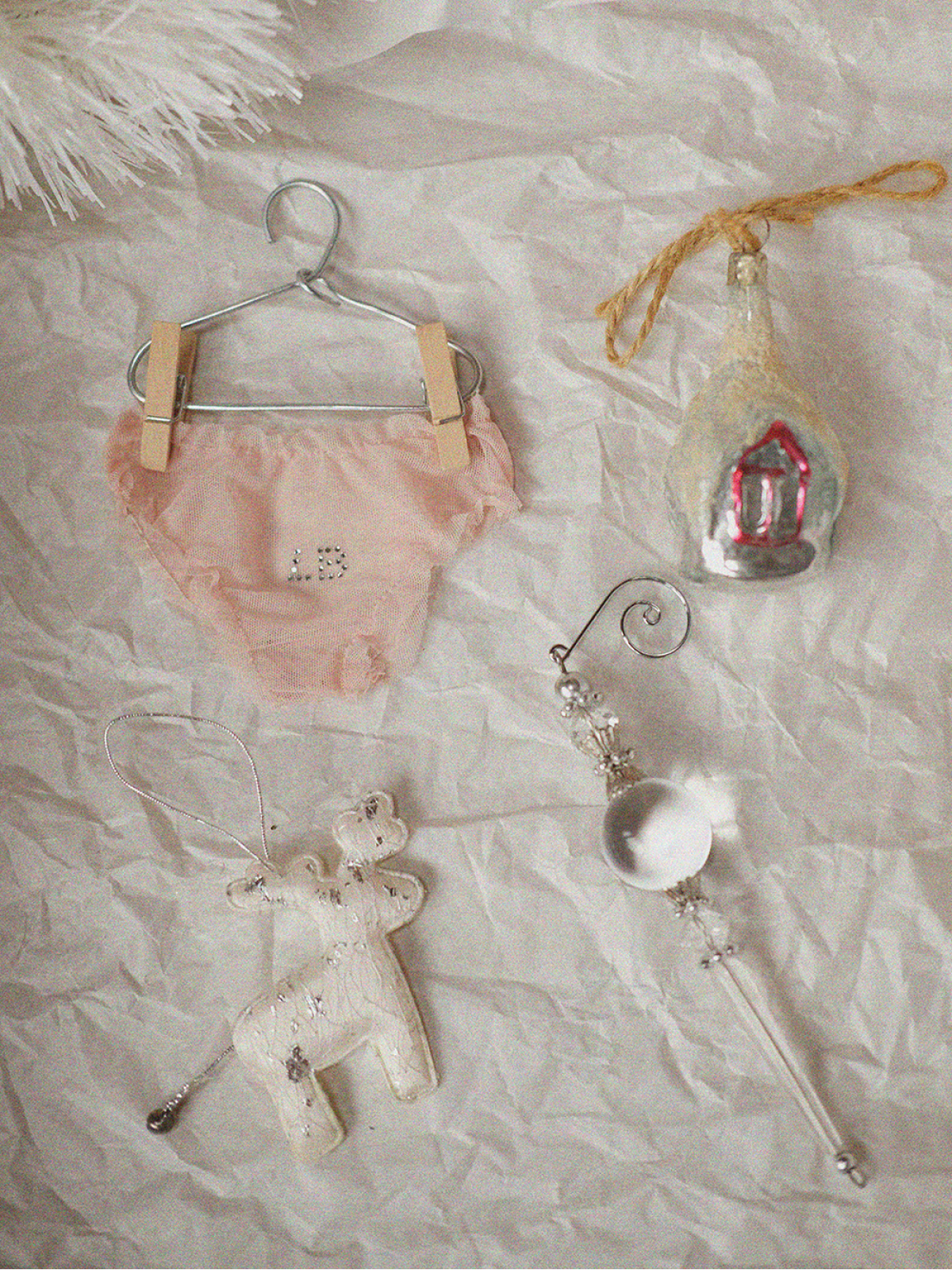 Прикраса на ялинку LOLA BRA