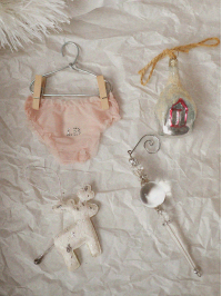 Прикраса на ялинку LOLA BRA