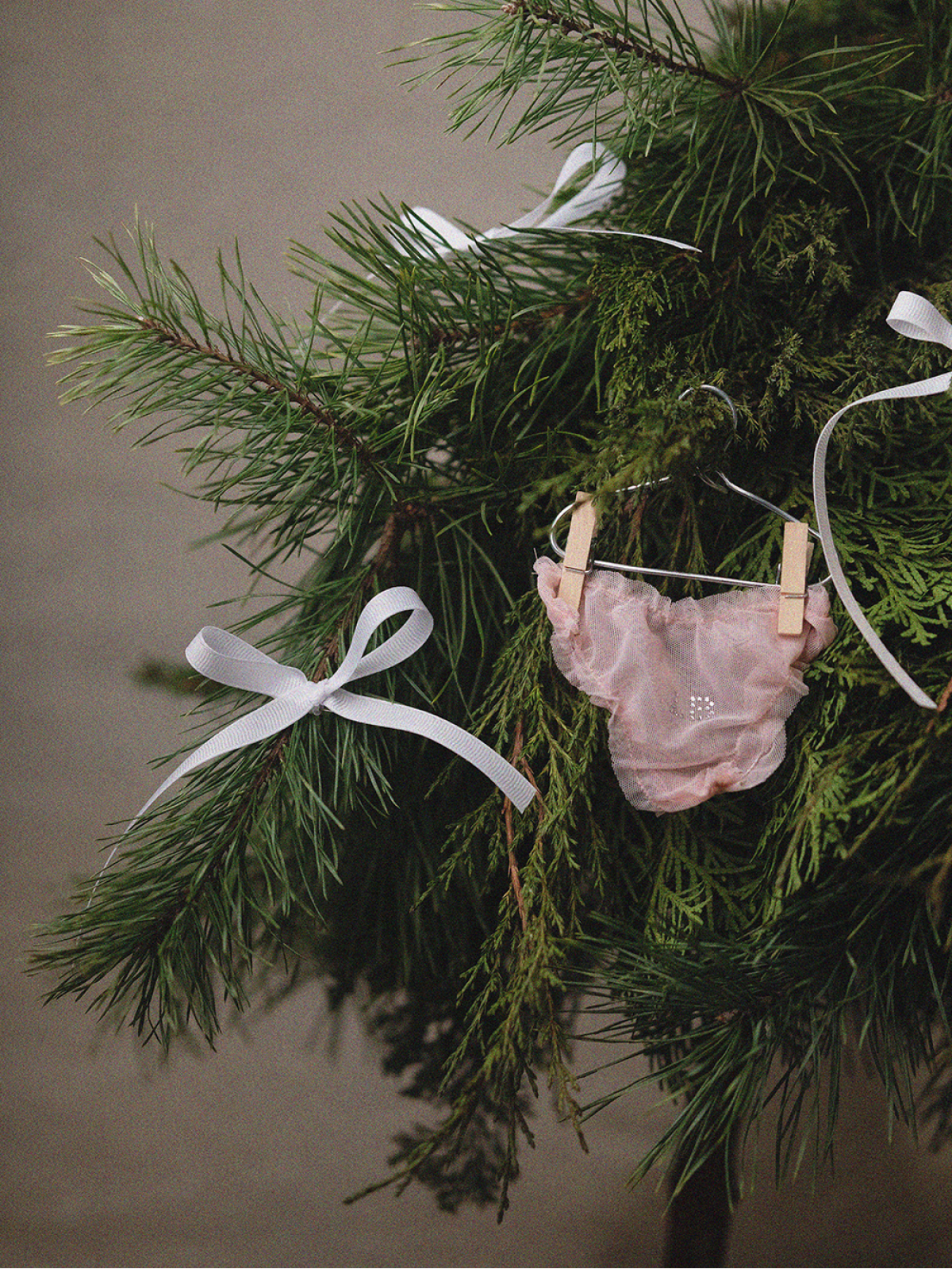 Прикраса на ялинку LOLA BRA